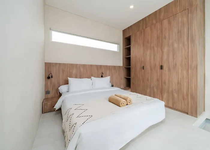 Modern Loft Private Pool Near Balangan Holiday home *